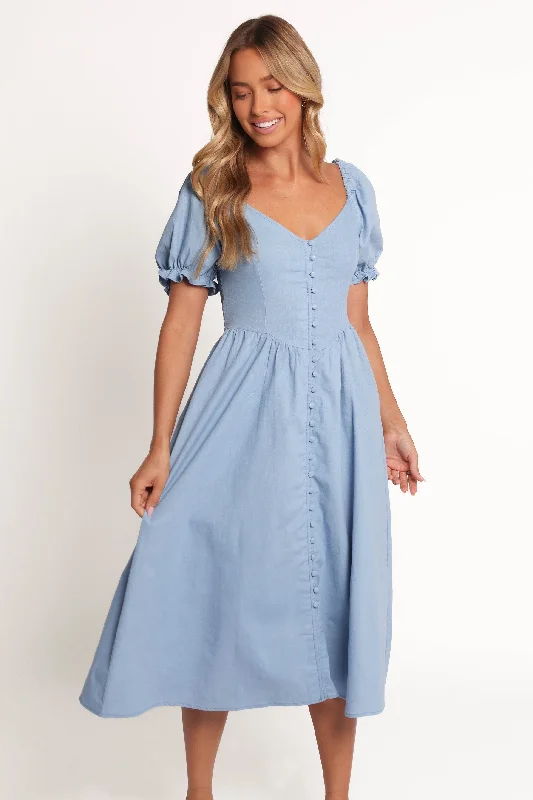 Midi dresses with polka dot prints for a playful summer outfit Serenade Midi Dress - Blue Midi dresses with polka dot prints for a playful summer outfit Serenade Midi Dress - Blue