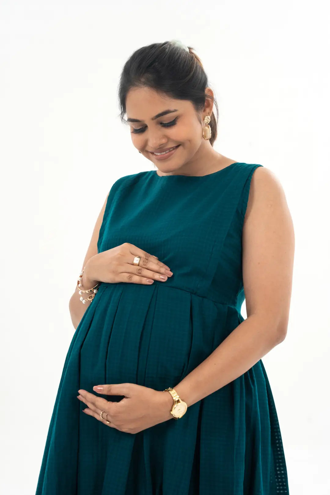 Maternity dress for a baby's first visit to the vegetable garden Emerald Sleek Slit Feeding Dress