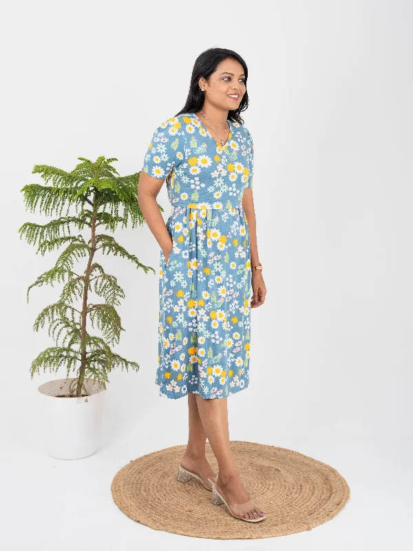 Maternity dress for a baby's first visit to the art gallery Midi Sia floral  Light Weight Dress