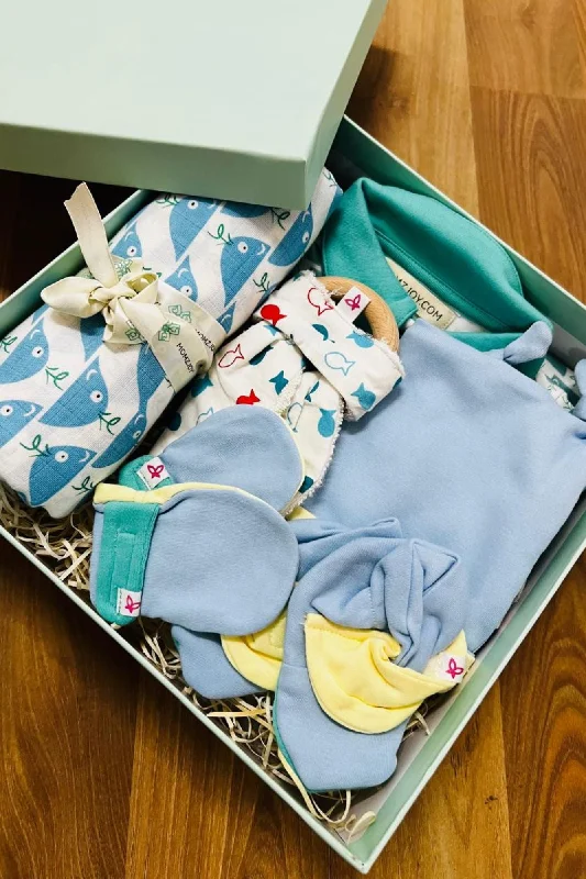 Maternity dress for a baby's first visit to the nature reserve Blue Whale Baby Welcome Gift Box