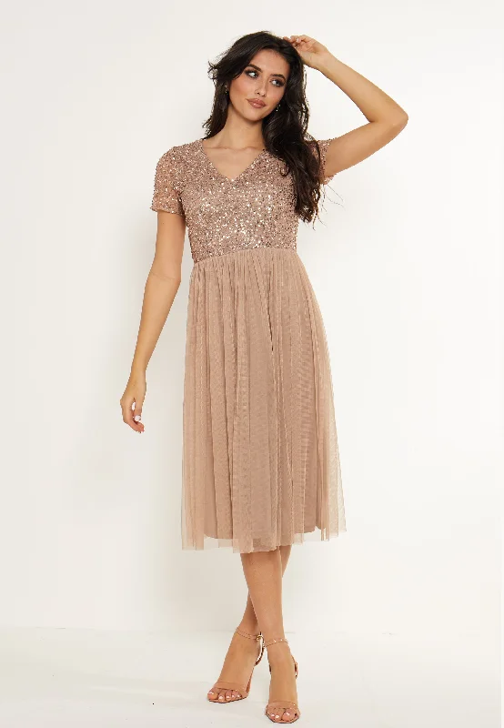 Midi dresses with bow accents for a sweet and charming look Angeleye Embellished Sequin Baby Doll Midi Dress In Taupe Midi dresses with bow accents for a sweet and charming look Angeleye Embellished Sequin Baby Doll Midi Dress In Taupe
