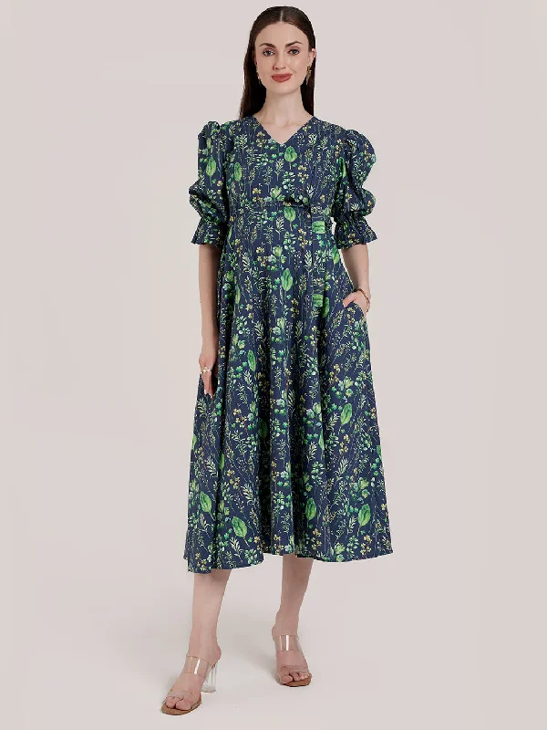 Maternity dress for a baby's first visit to the Japanese garden Blue Floral Maternity Dress