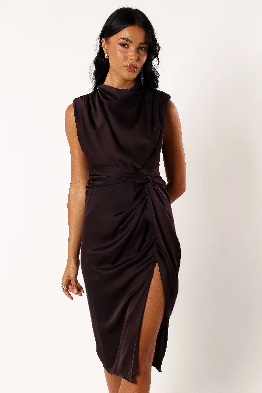 Midi dresses with side slits for a sexy and elegant appearance Dina Midi Dress - Black Coffee Midi dresses with side slits for a sexy and elegant appearance Dina Midi Dress - Black Coffee