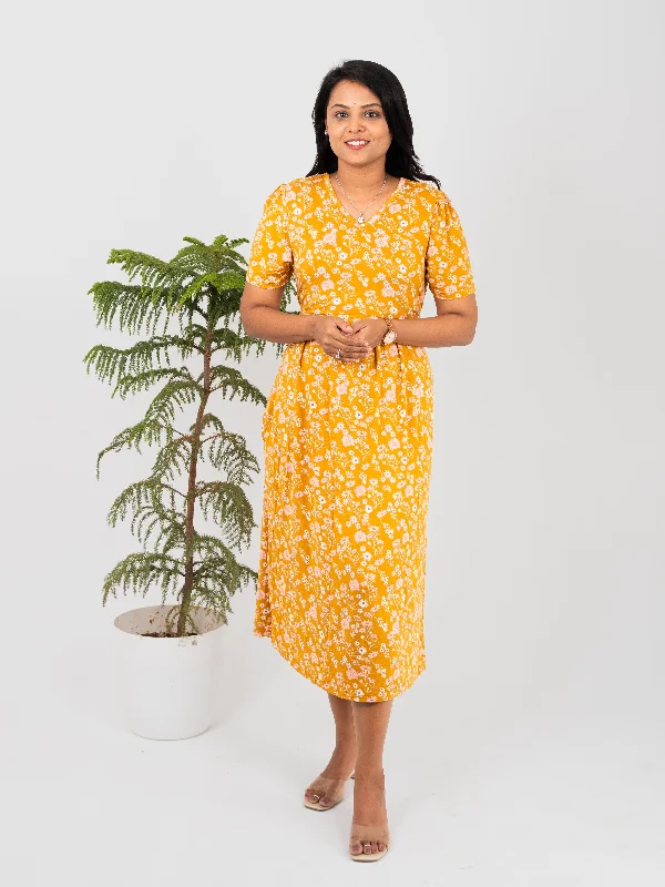 Maternity dress for a baby's first visit to the community garden Midi Manjal Light Weight Dress