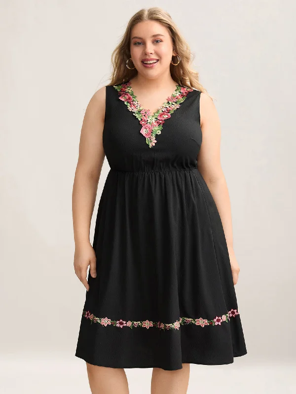 Everyday Dress with Monogram for a Personalized Touch​ Woven Plain Floral Neckline Sleeveless Midi Dress