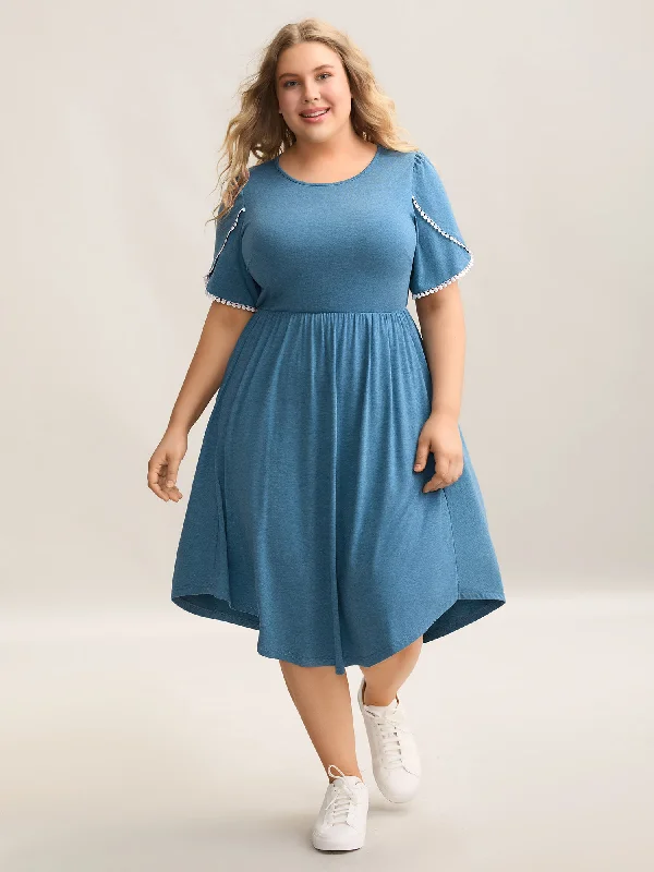 Everyday Dress with Gathering on the Skirt for a Voluminous Look​ Stretchy Waist Pockets Lace Midi Knit Dress