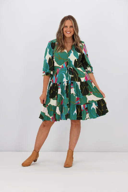Maxi Women Dress with Floral Print for a Bohemian VibeFria Tori Green Leaf Print 3/4 Sleeve Selma Short Dress Green