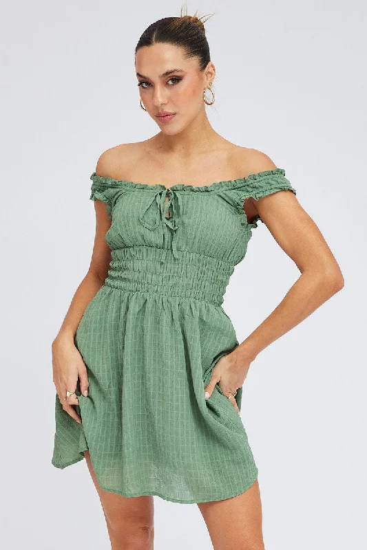 Empire Waist Women Dress to Accentuate the Bust and Conceal the WaistGreen Fit and Flare Dress Sleeveless Waist Shirred