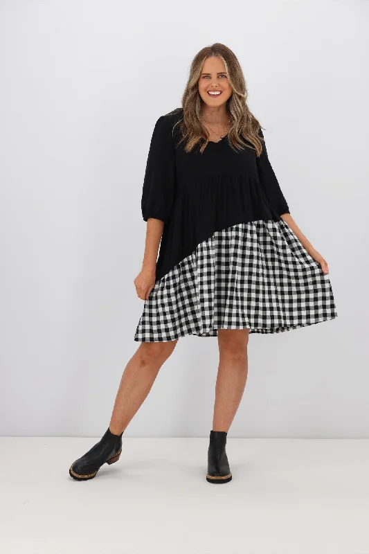 Pleated Women Dress with a Timeless and Elegant TextureSilver Wishes Gingham Contrast Angle Tiered Dress Black