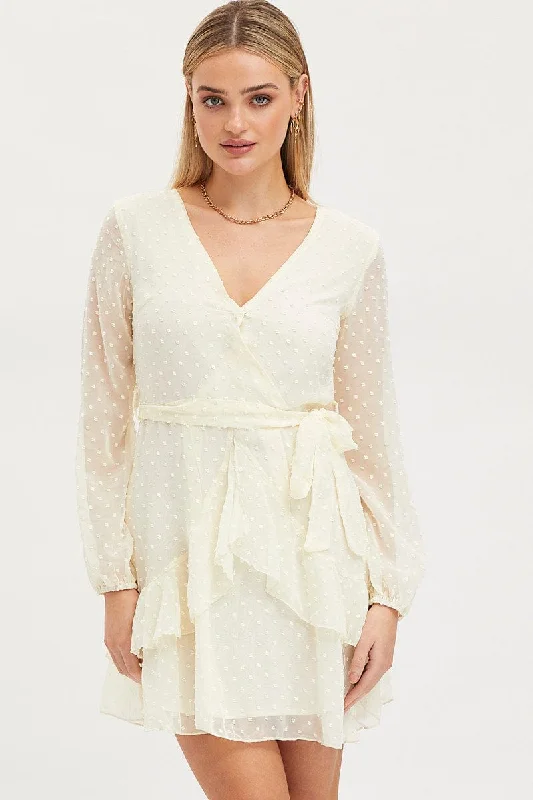 Sleeveless Women Dress in Bright Colors for Summer PartiesWhite Skater Dress Long Sleeve Mini