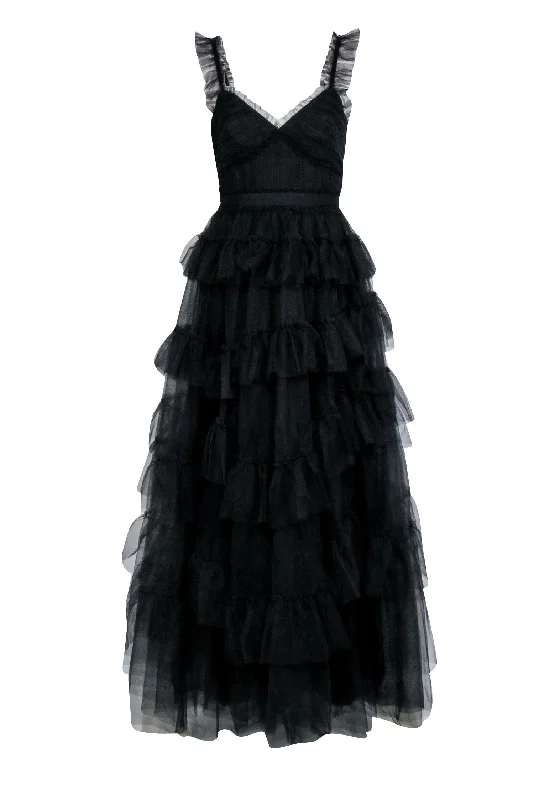 Backless Women Dress for a Sexy and Alluring Look at Evening Events Backless Women Dress for a Sexy and Alluring Look at Evening Events BCBG Max Azaria - Black "Luna" Ruffled Gown Sz 6