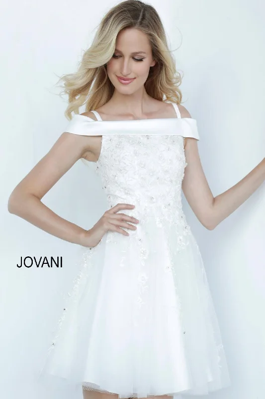 Halter Neck Women Dress to Show Off the Shoulders and Neckline Halter Neck Women Dress to Show Off the Shoulders and Neckline Jovani K00361