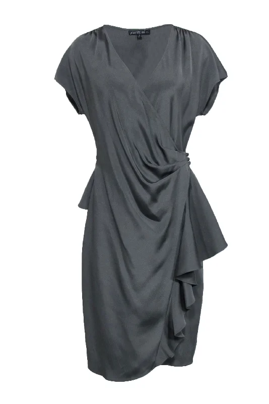 Pleated Women Dress with a Timeless and Elegant Texture Pleated Women Dress with a Timeless and Elegant Texture Lafayette 148 - Grey Satinm Wrap Dress Sz 8