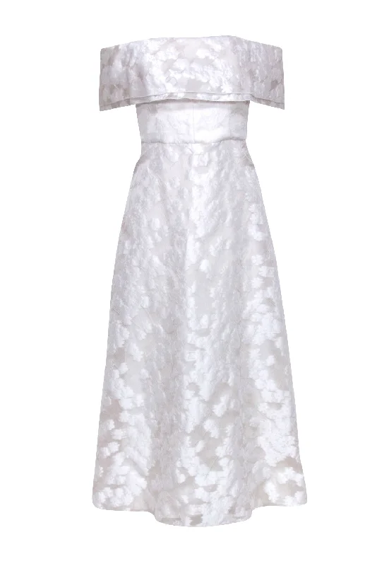 Strapless Women Dress with a Built - in Bra for Comfort and Support Strapless Women Dress with a Built - in Bra for Comfort and Support Lela Rose - Ivory Floral Strapless Off-the-Shoulder Dress Sz 8