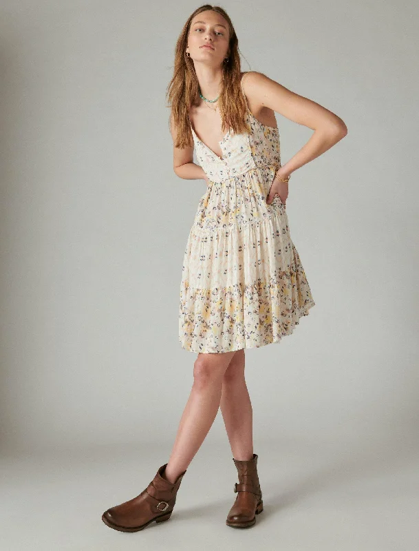 Pleated Women Dress with a Timeless and Elegant Texture Pleated Women Dress with a Timeless and Elegant Texture Lucky Brand Women's Printed Button Front Tiered Mini Dress