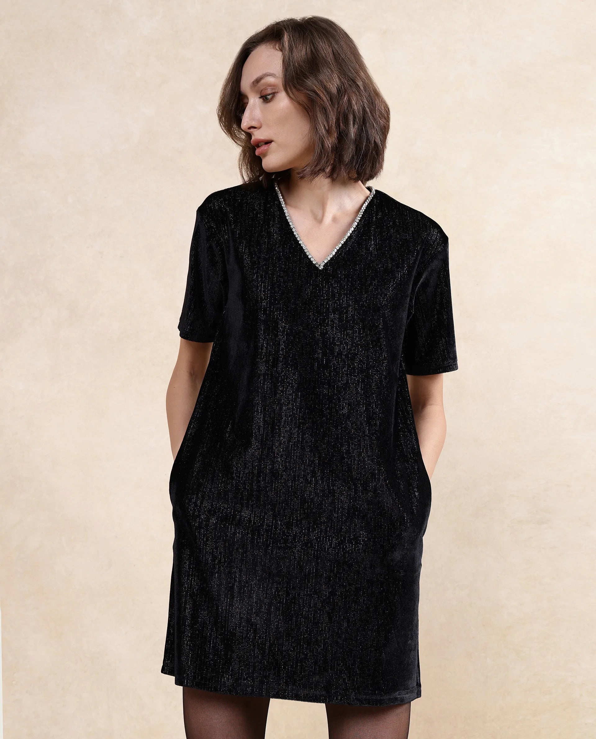 Long - Sleeve Women Dress in Velvet for a Luxurious Winter Look Long - Sleeve Women Dress in Velvet for a Luxurious Winter Look Rareism Women Maslak Black Velvet Regular Sleeves V-Neck Boxy Fit Mini Plain Dress
