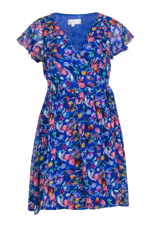 Empire Waist Women Dress to Accentuate the Bust and Conceal the Waist Empire Waist Women Dress to Accentuate the Bust and Conceal the Waist Moulinette Soeurs - Blue Floral Print Short Sleeve Wrap Dress Sz XS