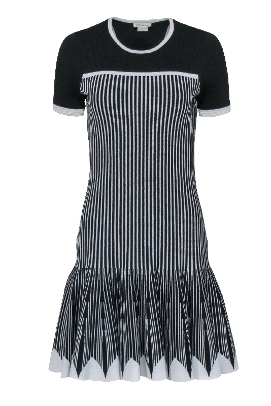 Mini Women Dress with a Short Hem for a Young and Trendy Style Mini Women Dress with a Short Hem for a Young and Trendy Style Shoshanna - Black & White Stripe Short Sleeve Dress Sz S