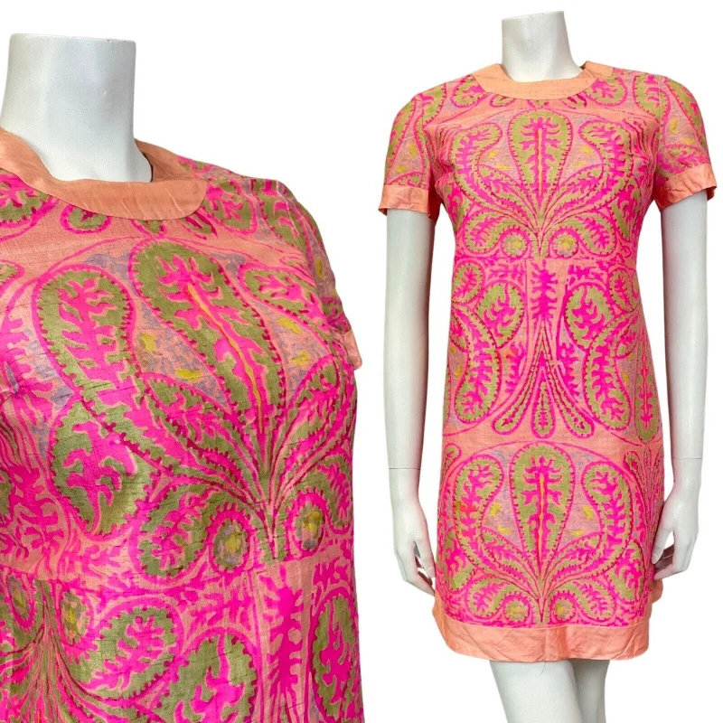 Long - Sleeve Women Dress in Velvet for a Luxurious Winter Look Long - Sleeve Women Dress in Velvet for a Luxurious Winter Look VINTAGE 60s 70s PINK PEACH LILAC GREEN PAISLEY MOD SHIFT DRESS 8 10