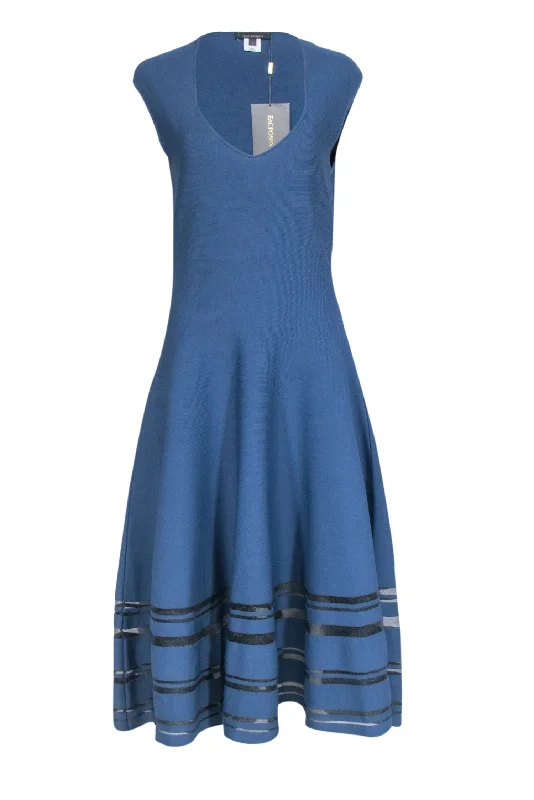 Ruffled Women Dress with Multiple Layers for a Playful and Girly Style Ruffled Women Dress with Multiple Layers for a Playful and Girly Style Zac Posen - Blue Knit Sleeveless Maxi Dress Sz L