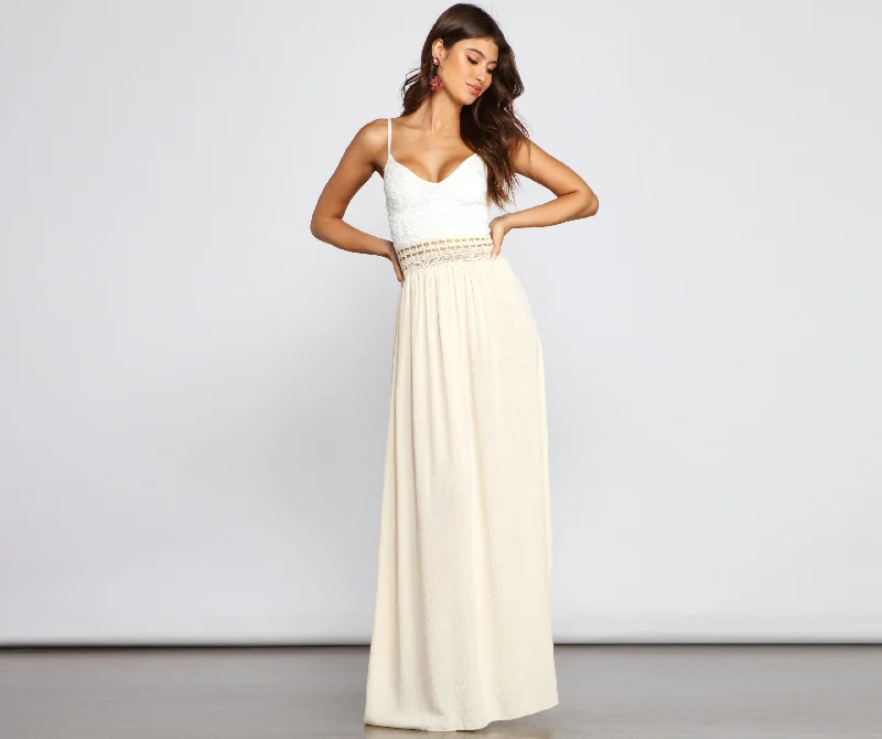 Maxi dresses with a halter neck for a stylish and sophisticated choiceCrochet Cutie Linen Maxi Dress Maxi dresses with a halter neck for a stylish and sophisticated choiceCrochet Cutie Linen Maxi Dress
