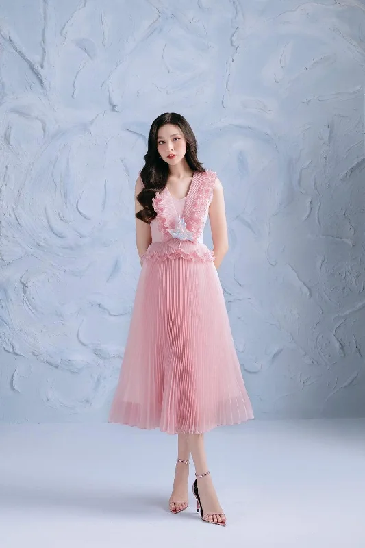 Midi dresses with mesh inserts for a trendy and breathable optionBlossom Pleated V-Neck Organza Midi Dress