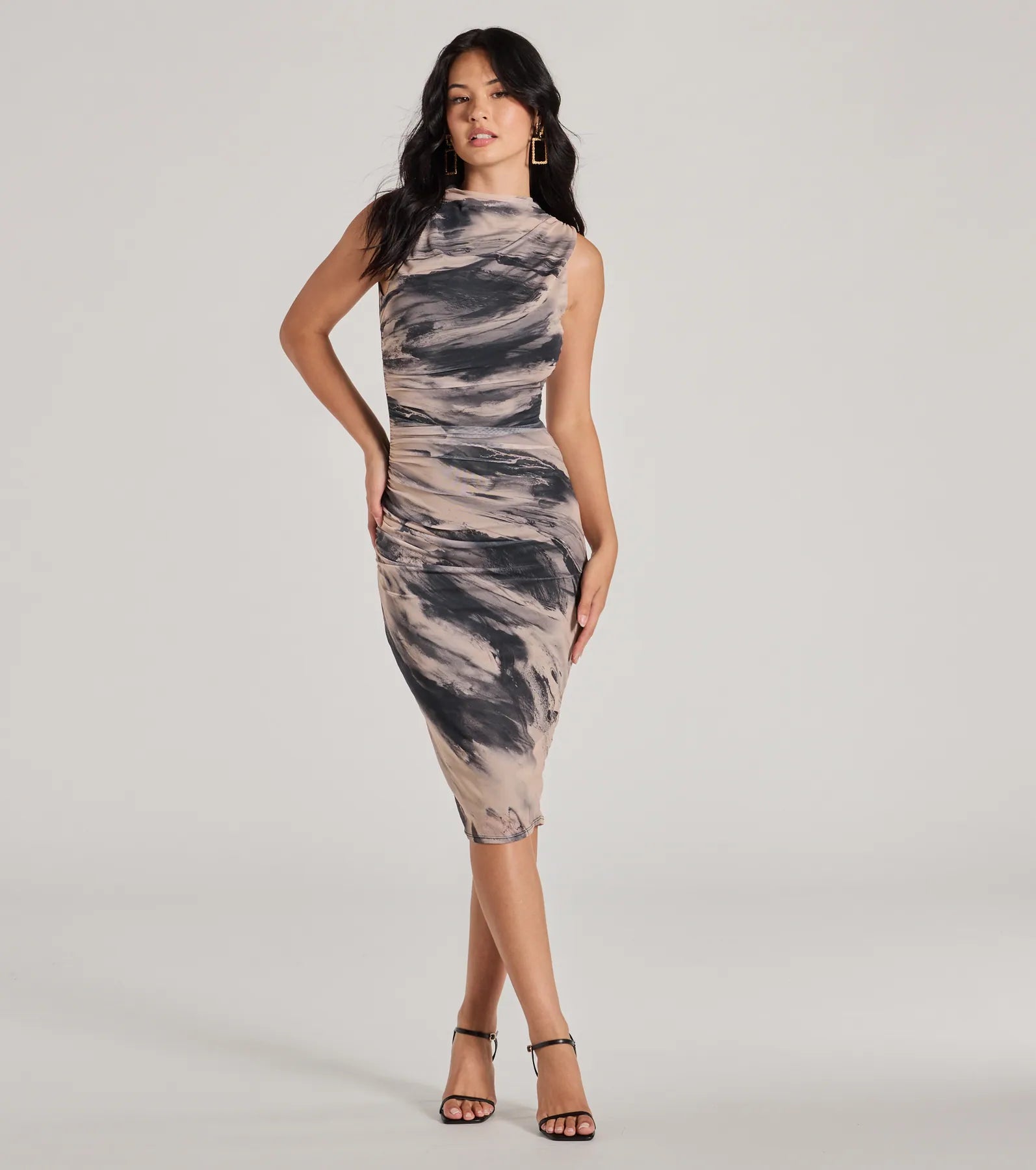 Midi dresses with metallic threads for a glamorous evening eventEndlessly Effortless Crew Neck Abstract Midi Dress