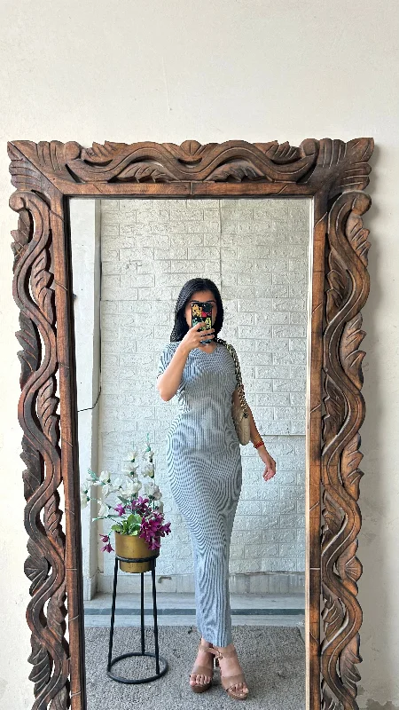 Bodycon dress with a floral print for a feminine touch​Classy dress 32-34/l:47