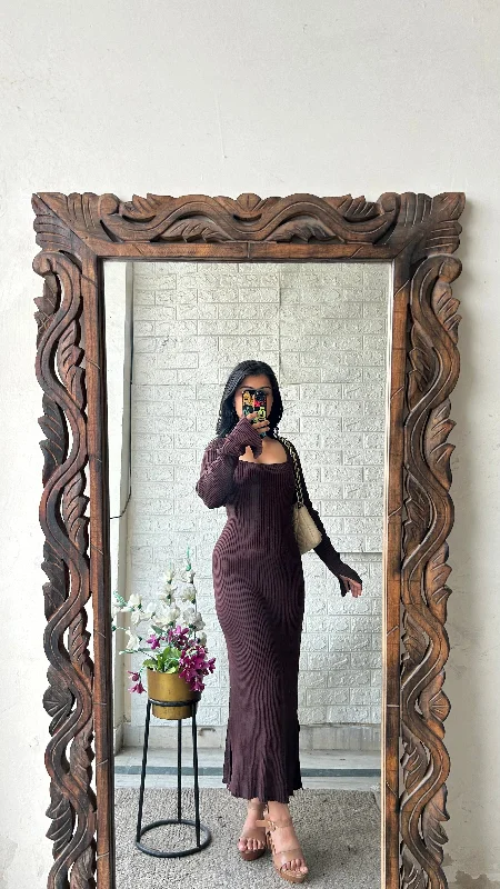 Bodycon dress in a neon color for a vibrant appearance​Sexy dress 38-40 bust/l:48 thrifted